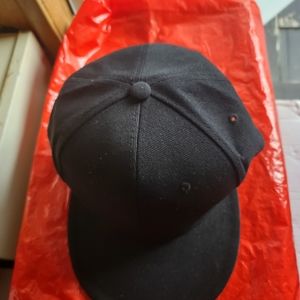 BRAND PIT BULL MEN'S BLACK LID CAP. SIZE 7 3/4.